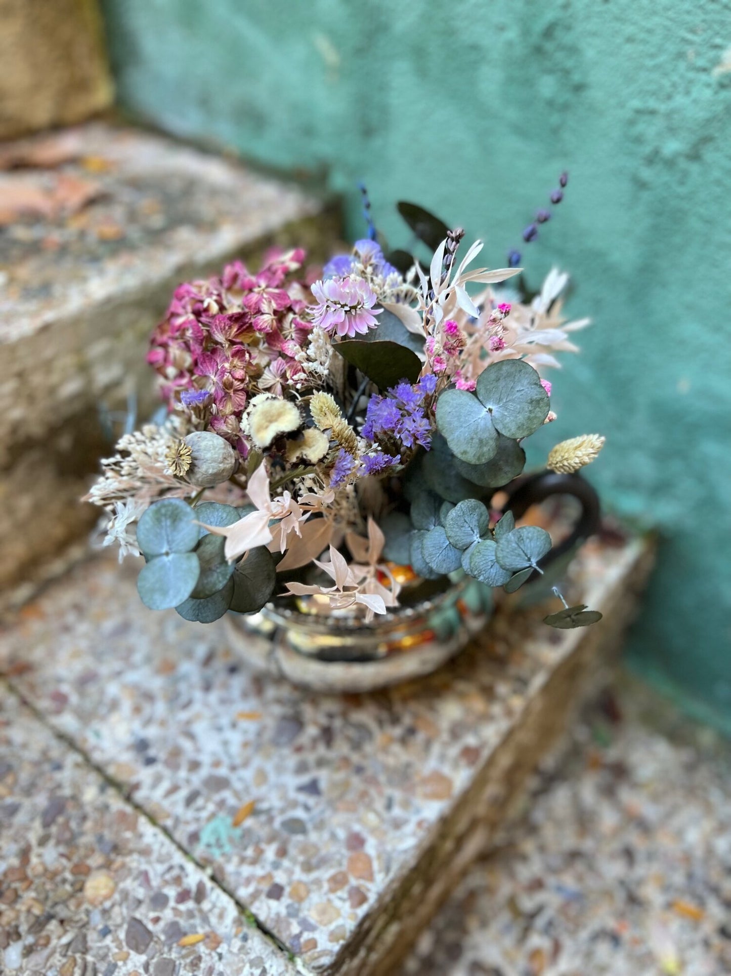 Tetera Gordita con Flores Preservadas