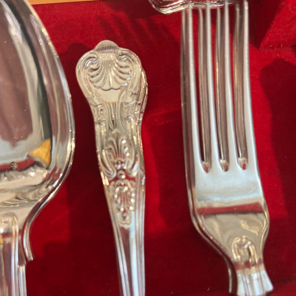 Cubertería King Pattern con Pescado 6 pax