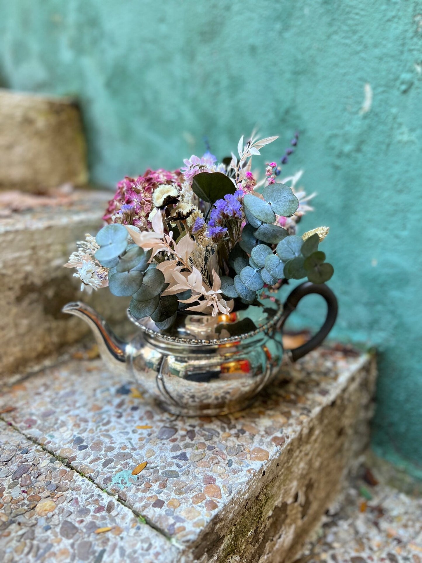 Gordita Teapot with Preserved Flowers