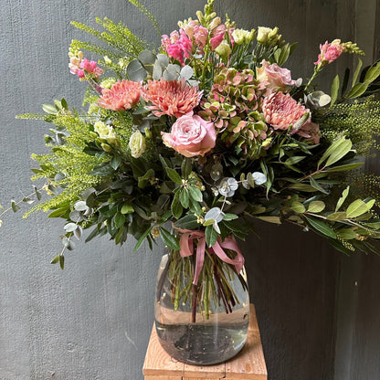 Jarrón Grande Gordito de Cristal con Flores de Temporada